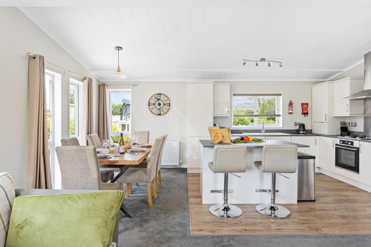 Rose Lodge, 21 Roadford Lake Lodges Lifton Eksteriør billede